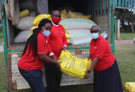Action Aid Staff handing over their support to families affected by Nyiragongo